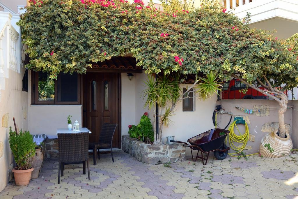 Estrella Mamouth Studio Chrissi Akti Chania Exterior foto